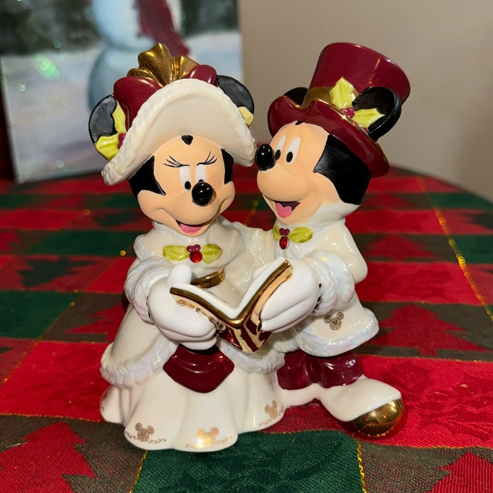 SOLD‼️— RARE Disney Mickey and Minnie Mouse figurine carolers Christmas decor
